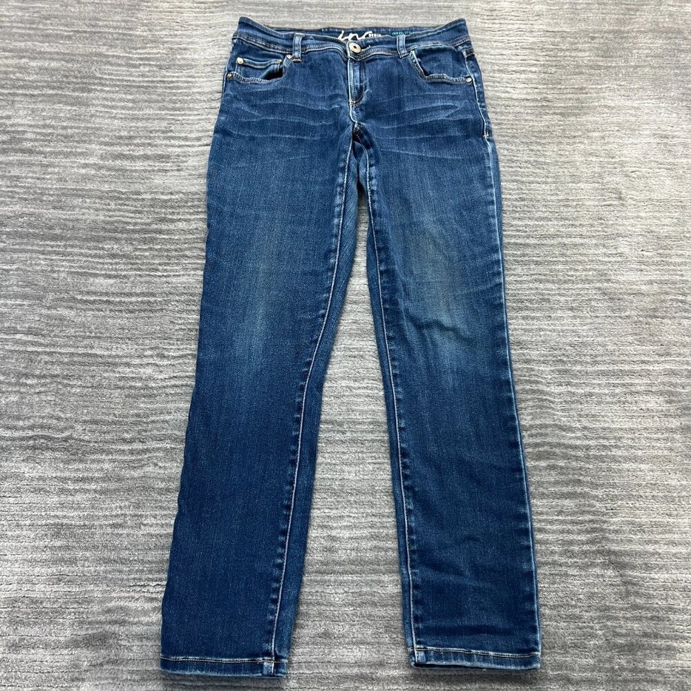 These women's slim-fit, low-rise, medium-wash blue jeans